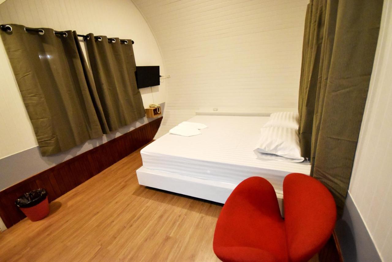 Tiny Hut Resort Bangkok Extérieur photo
