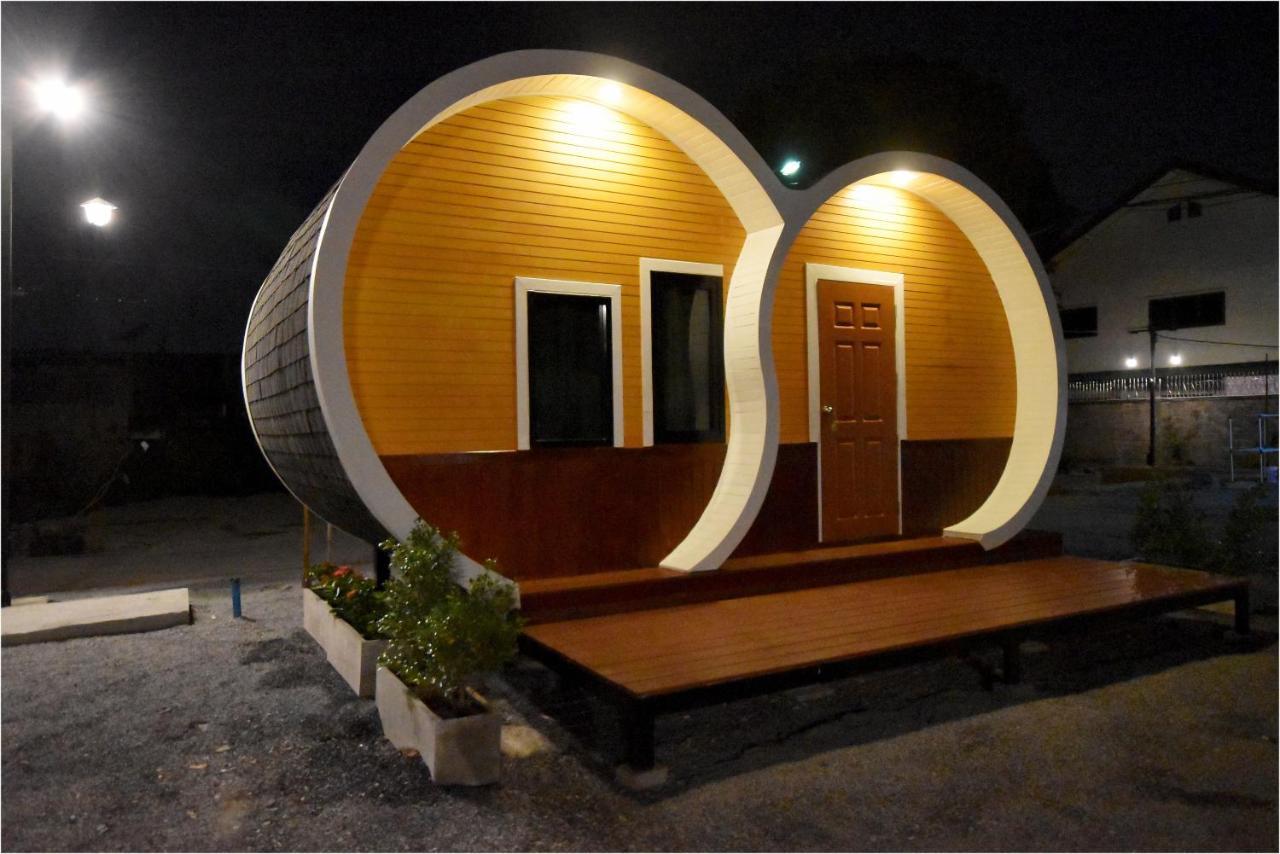 Tiny Hut Resort Bangkok Extérieur photo
