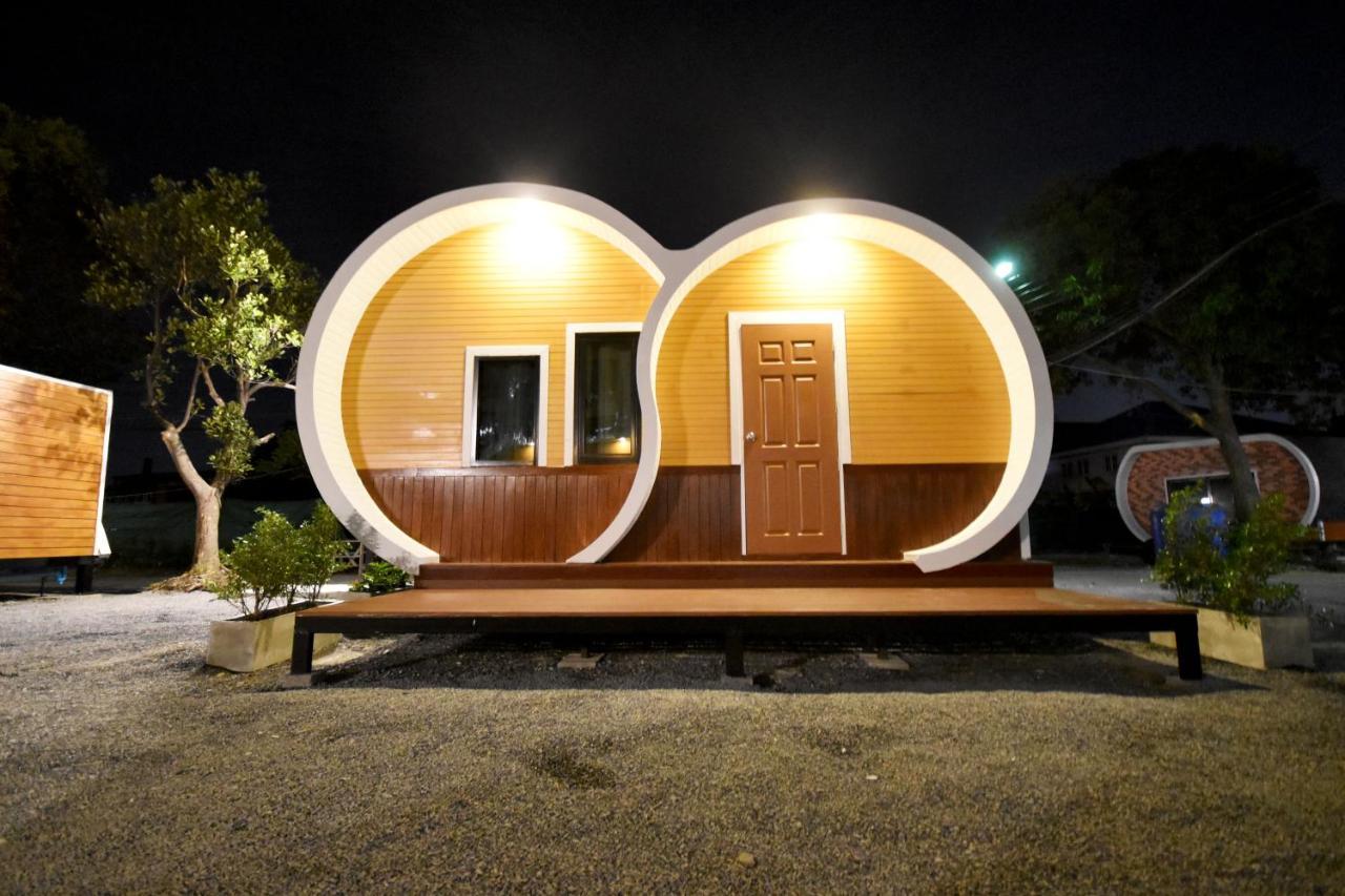 Tiny Hut Resort Bangkok Extérieur photo